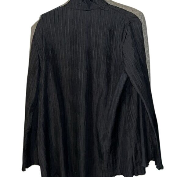 Emmelle XL Black Crinkle Textured Button-Up Blouse With Ruffle Collar - Picture 2 of 6
